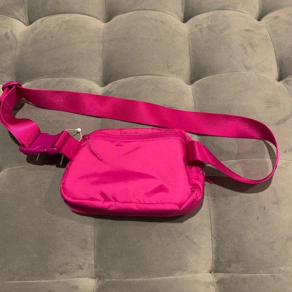 NWT Rare 🦄 Lululemon Everywhere Belt Bag Highlight Purple - Picture 4 of 14